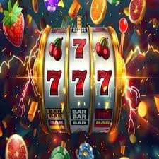 Tampilan antarmuka aplikasi mobile toto12slot menampilkan berbagai kategori permainan kasino dan sportsbook